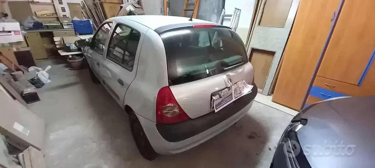 Usata Renault Clio II 65 CV (47 kW) 2003 Grigio Berlina