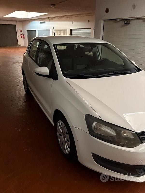 Bianco Usata 2012 VW Polo Tre volumi | 5500 € - Immagine 1/4