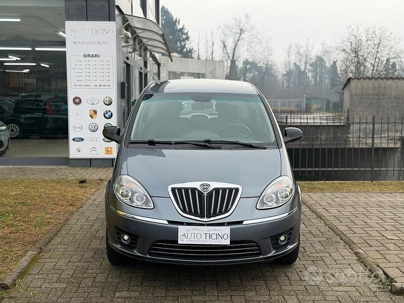 Usata Lancia Musa 77 CV (56 kW) 2012 Grigio Monovolume