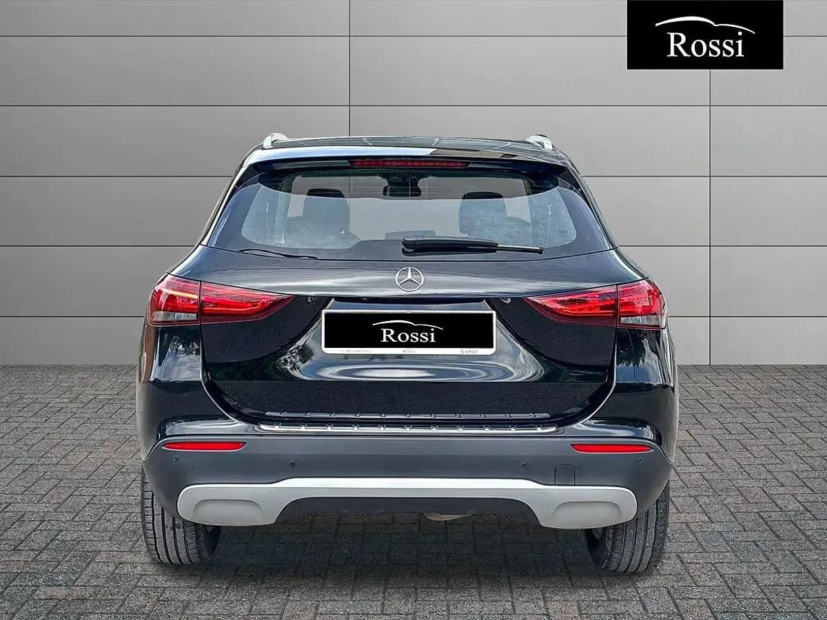 Käytetty Mercedes GLA180 116 HP (85 kW) 2020 Harmaa Katumaasturi