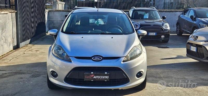 Usata Ford Fiesta 68 CV (50 kW) 2010 Grigio Utilitaria