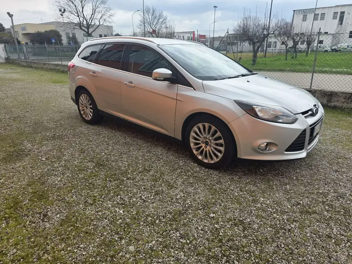 Usata Ford Focus Titanium 116 CV (85 kW) 2011 Grigio Station wagon