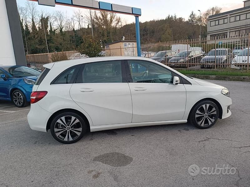 Usata Mercedes B180 109 CV (80 kW) 2018 Bianco Monovolume
