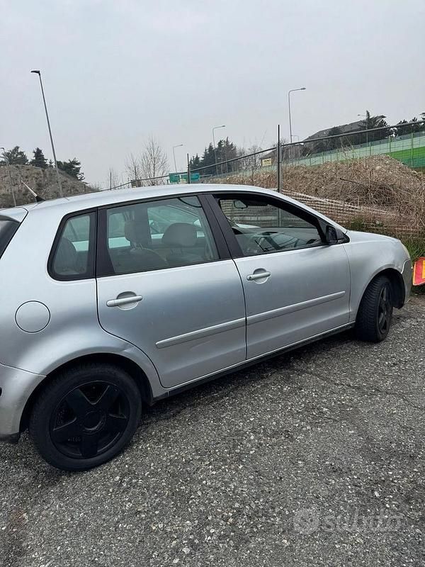 Usata VW Polo 69 CV (50 kW) 2007 Grigio Utilitaria