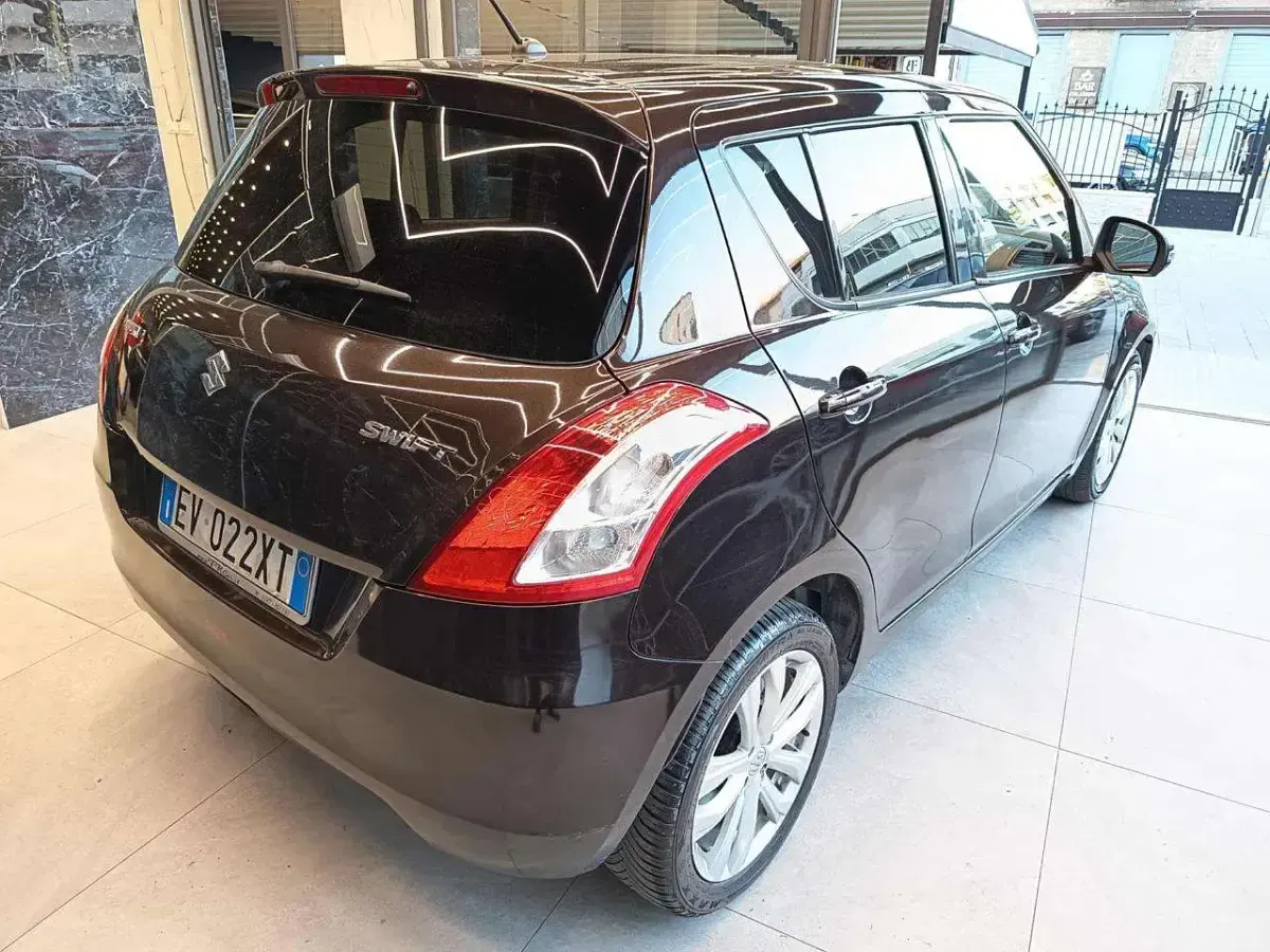 Usata Suzuki Swift Cool 75 CV (55 kW) 2014 Grigio scuro Utilitaria