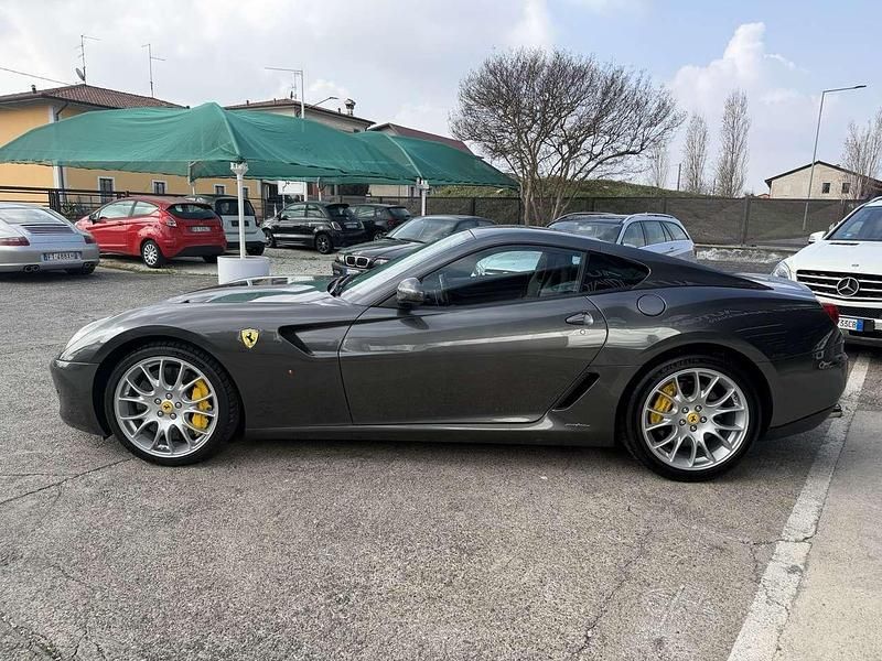 Usata Ferrari 599 620 CV (456 kW) 2009 Grigio silverstone Coupé
