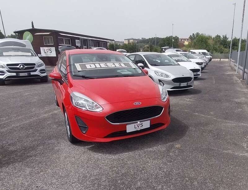 Rosso Usata 2019 Ford Fiesta Titanium Due volumi | 9499 € (Buon prezzo) - Immagine 1/4