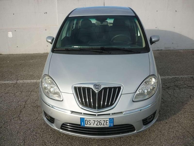 Usata Lancia Musa 95 CV (69 kW) 2009 Argento Monovolume