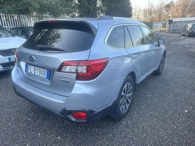 Usata Subaru Outback 150 CV (110 kW) 2017 Grigio Station wagon