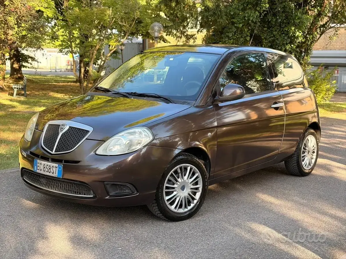 Usata Lancia Ypsilon 60 CV (44 kW) 2010 Marrone Utilitaria