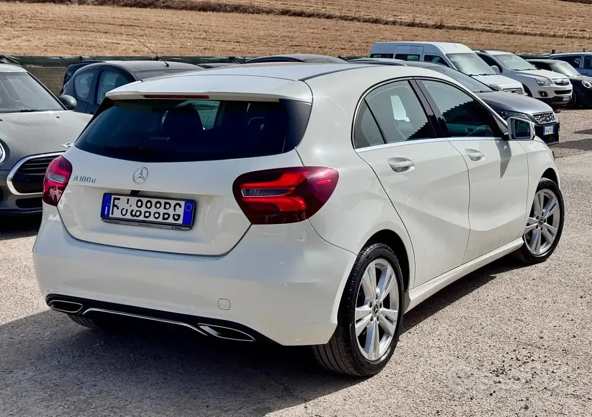 Usata Mercedes A180 Premium 109 CV (80 kW) 2017 Bianco Utilitaria