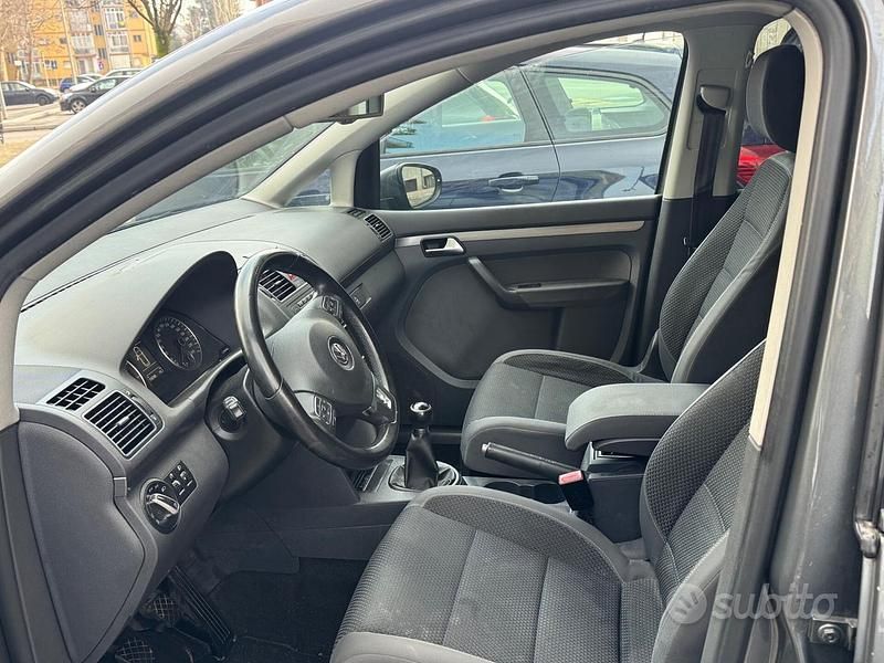 Usata VW Touran Highline 149 CV (109 kW) 2012 Grigio Monovolume