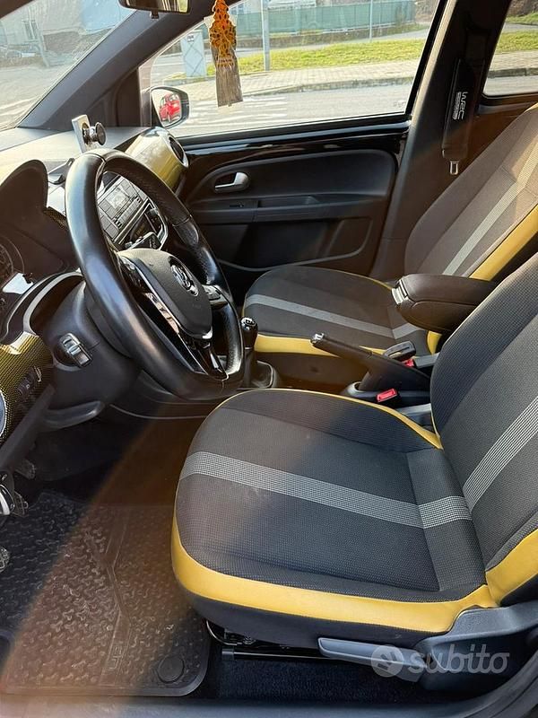 Usata VW up! 90 CV (66 kW) 2018 Nero Utilitaria
