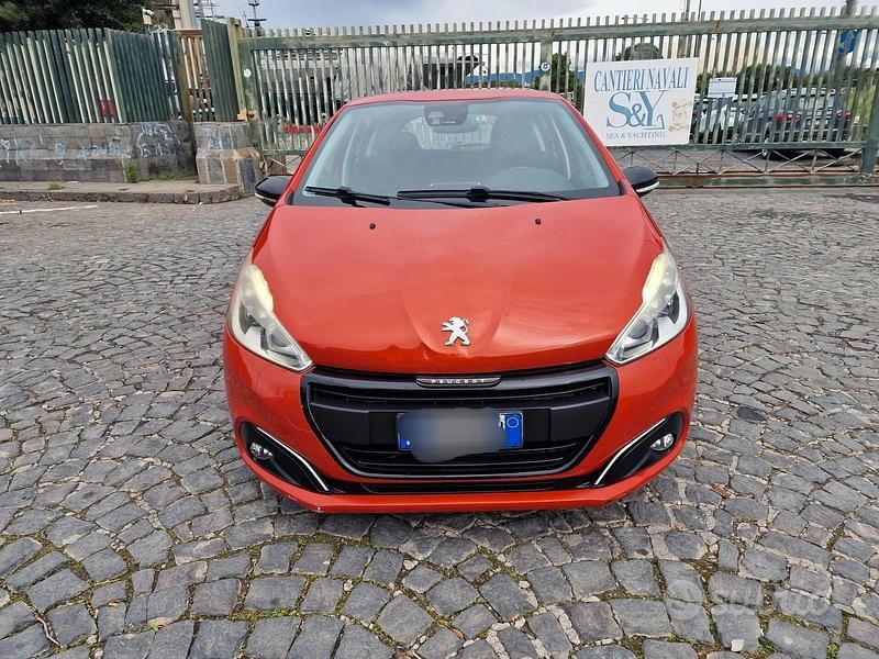 Usata Peugeot 208 Allure 75 CV (55 kW) 2015 Arancione Utilitaria