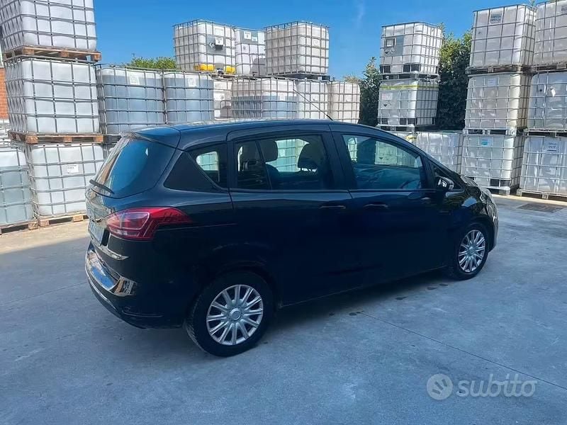 Begagnad Ford B-MAX 90 HK (66 kW) 2015 Svart Minibuss