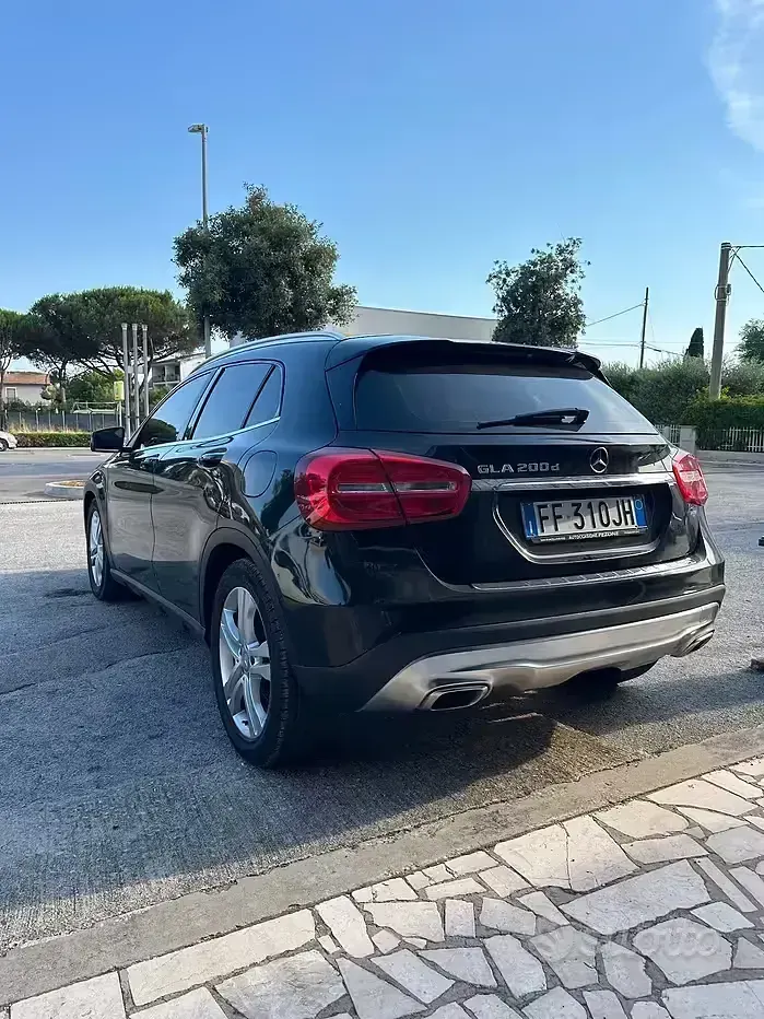 Usata Mercedes GLA200 Business 136 CV (100 kW) 2016 Nero SUV