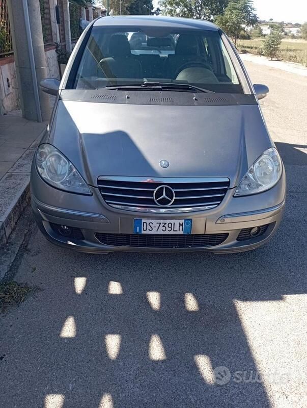 Grigio Usata 2007 Mercedes A180 Due volumi | 2000 € (Super prezzo) - Immagine 1/4