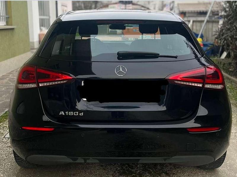 Usata Mercedes A180 Business 109 CV (80 kW) 2019 Nero Berlina