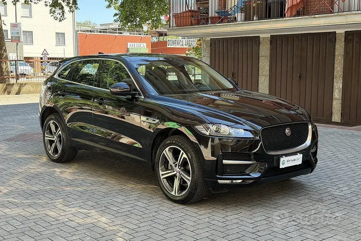 Usata Jaguar F-Pace R-Sport 180 CV (132 kW) 2017 Nero SUV