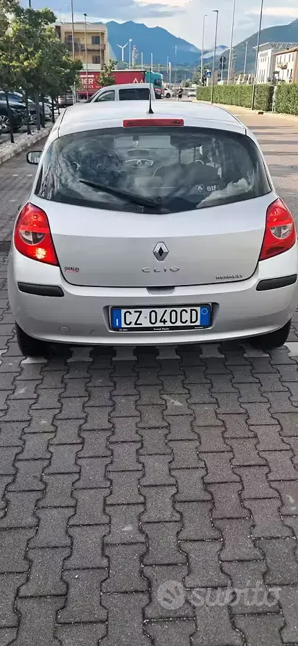 Usata Renault Clio III 75 CV (55 kW) 2006 Grigio Berlina