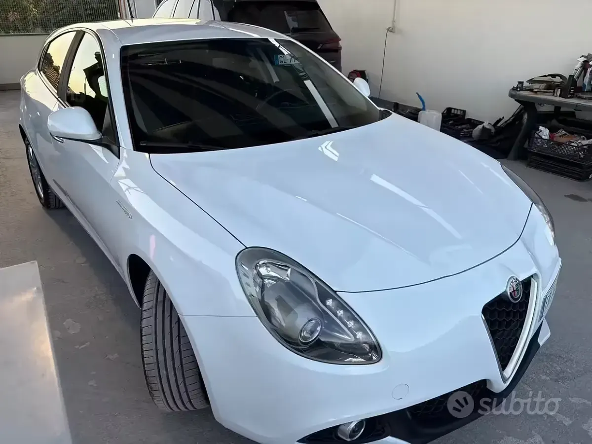 Usata Alfa Romeo Giulietta Business 120 CV (88 kW) 2018 Bianco Utilitaria