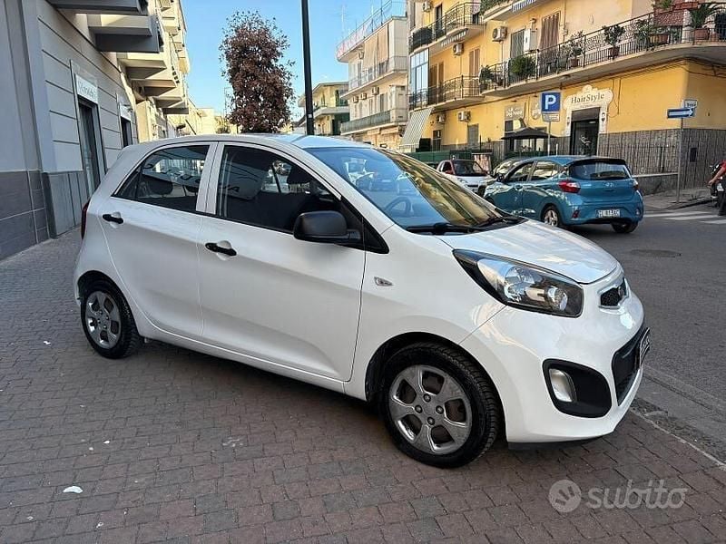 Usata Kia Picanto 70 CV (51 kW) 2013 Bianco Utilitaria