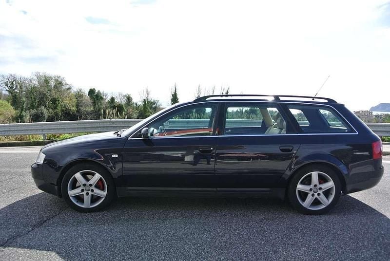 Begagnad Audi A6 179 HK (131 kW) 2002 Blå Kombi