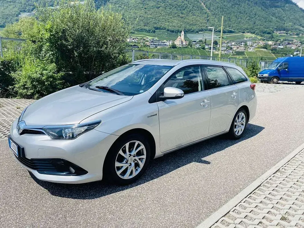 Usata Toyota Auris Hybrid Comfort 136 CV (100 kW) 2016 Station wagon