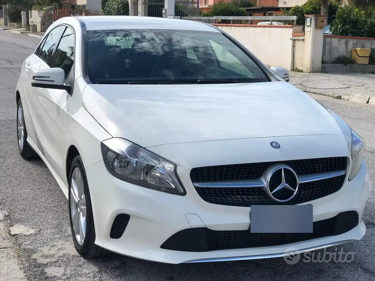 Usata Mercedes A180 109 CV (80 kW) 2015 Berlina