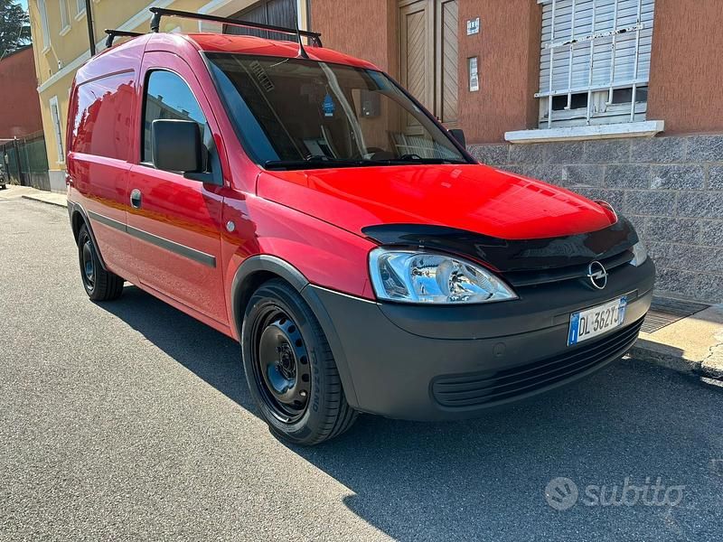 Usata Opel Combo 69 CV (50 kW) 2008 Rosso Monovolume