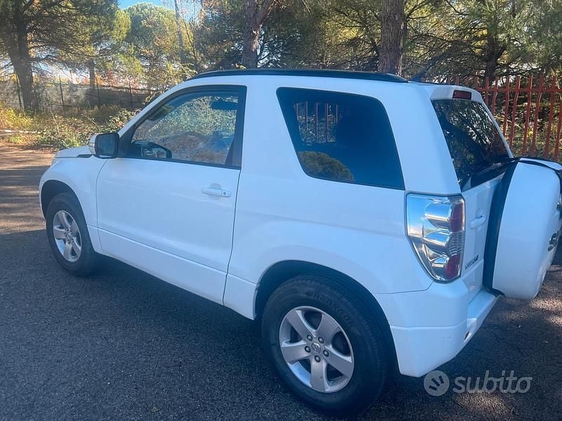 Bianco Usata 2010 Suzuki Grand Vitara Station wagon | 5900 € (Ottimo prezzo) - Immagine 1/4
