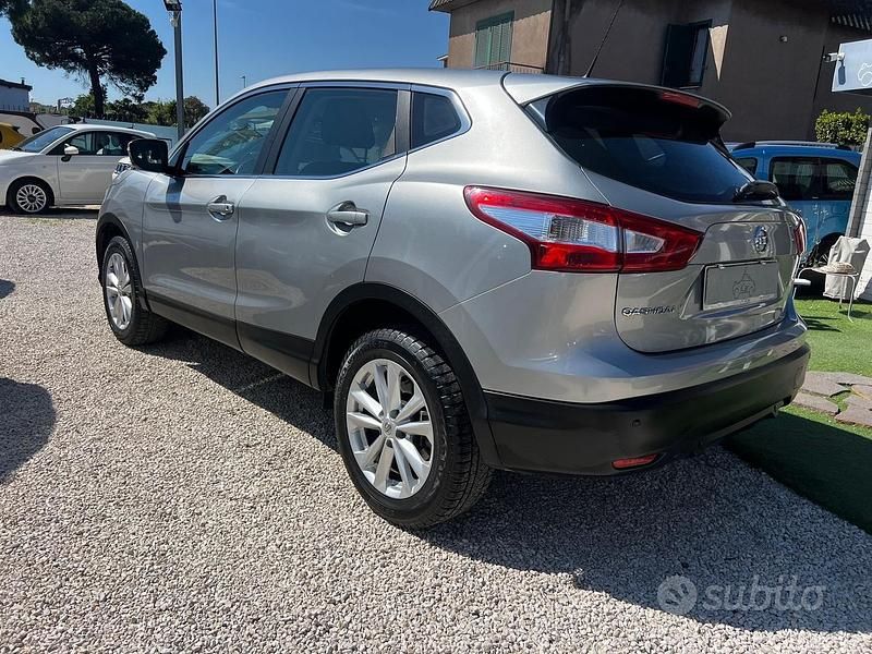 Usata Nissan Qashqai Acenta 110 CV (80 kW) 2017 Grigio SUV