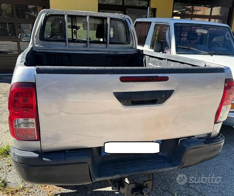 Usata Toyota HiLux Comfort 150 CV (110 kW) 2019 Grigio Pick-up