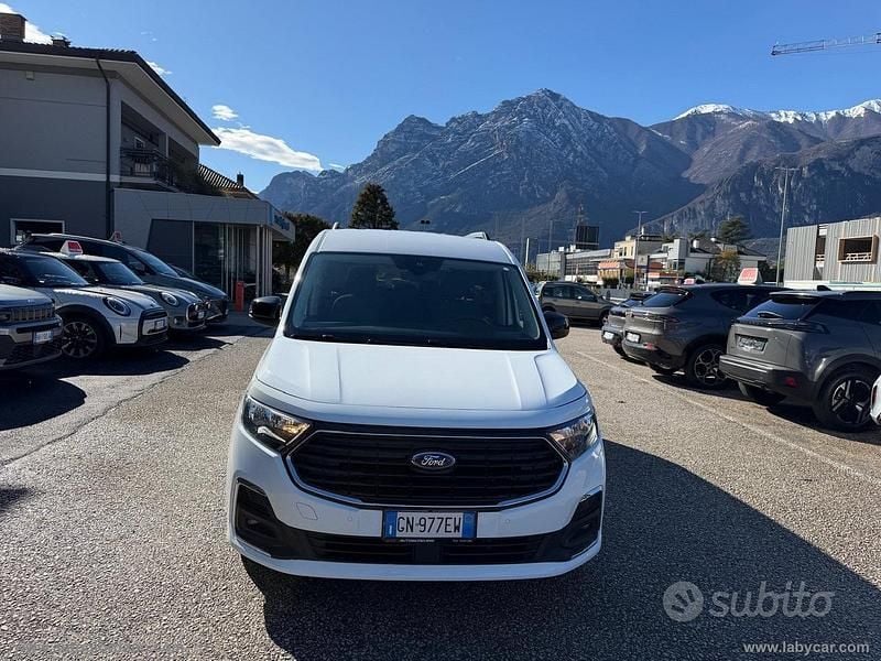 Begagnad Ford Tourneo Connect 122 HK (89 kW) 2023 Vit Minibuss