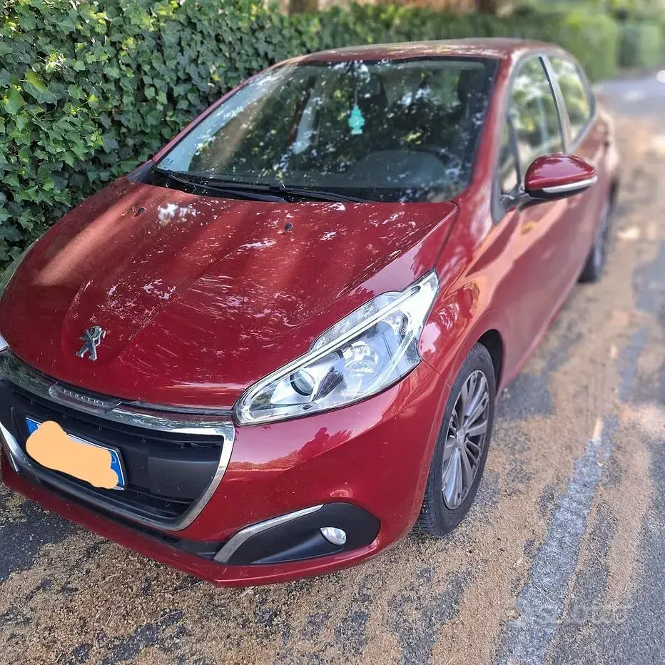 Usata Peugeot 208 Active 68 CV (50 kW) 2017 Rosso Utilitaria