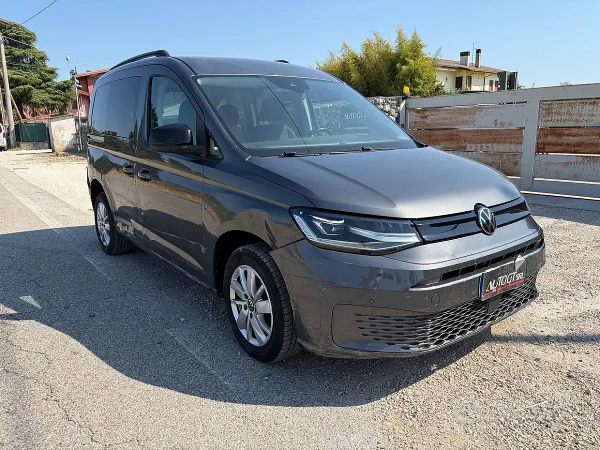Usata VW Caddy Style 122 CV (89 kW) 2021 Grigio Monovolume