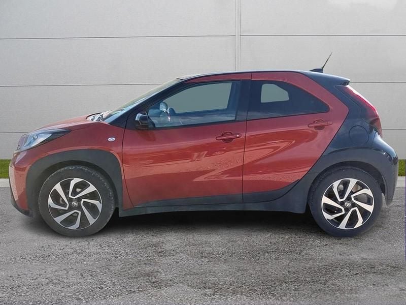 Usata Toyota Aygo X Trend 72 CV (52 kW) 2025 Rosso  tetto nero SUV