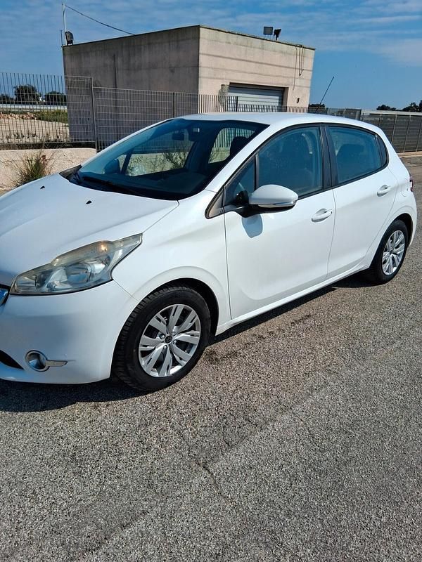 Usata Peugeot 208 Allure 95 CV (69 kW) 2015 Bianco Utilitaria