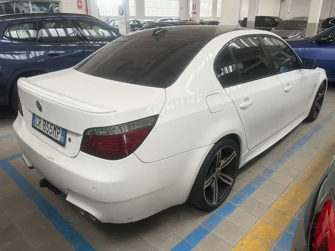 Usata BMW 530 218 CV (160 kW) 2004 Bianco Berlina