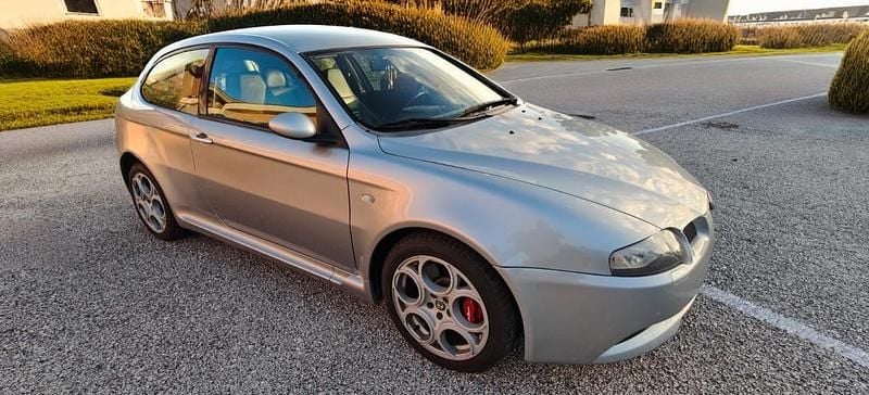 Grigio Usata 2004 Alfa Romeo 147 GTA Due volumi | 25.950 € (Ottimo prezzo) - Immagine 1/4