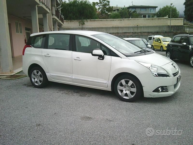 Usata Peugeot 5008 Business-Line 112 CV (82 kW) 2011 Bianco Monovolume
