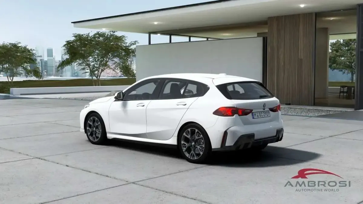 Nuova BMW 118 M Sport 150 CV (110 kW) 2026 Alpin white pastello Utilitaria