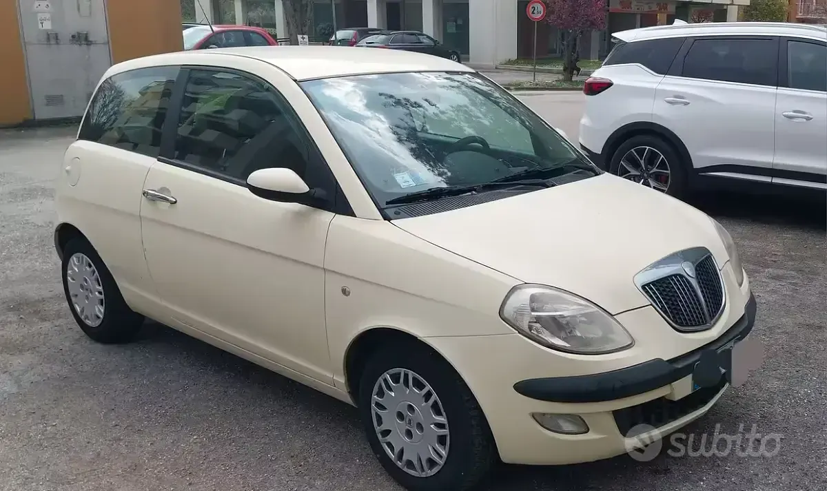 Usata Lancia Ypsilon 70 CV (51 kW) 2004 Utilitaria