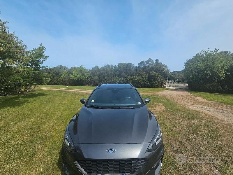Usata Ford Focus ST-Line 120 CV (88 kW) 2020 Grigio Station wagon