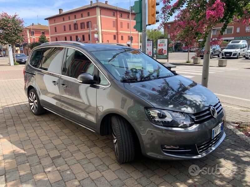 Grigio Usata 2019 VW Sharan Monovolume | 29.000 € (Molto cara) - Immagine 1/4