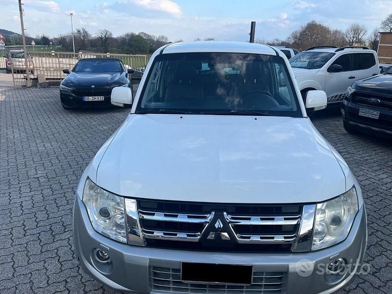 Usata Mitsubishi Pajero Instyle 200 CV (147 kW) 2012 Bianco SUV