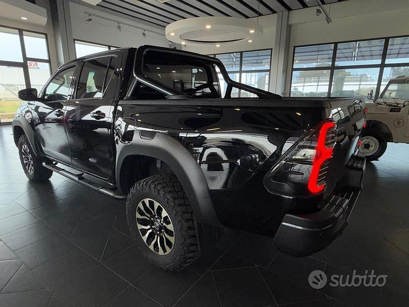 Usata Toyota HiLux Sport 204 CV (150 kW) 2024 Nero Pick-up