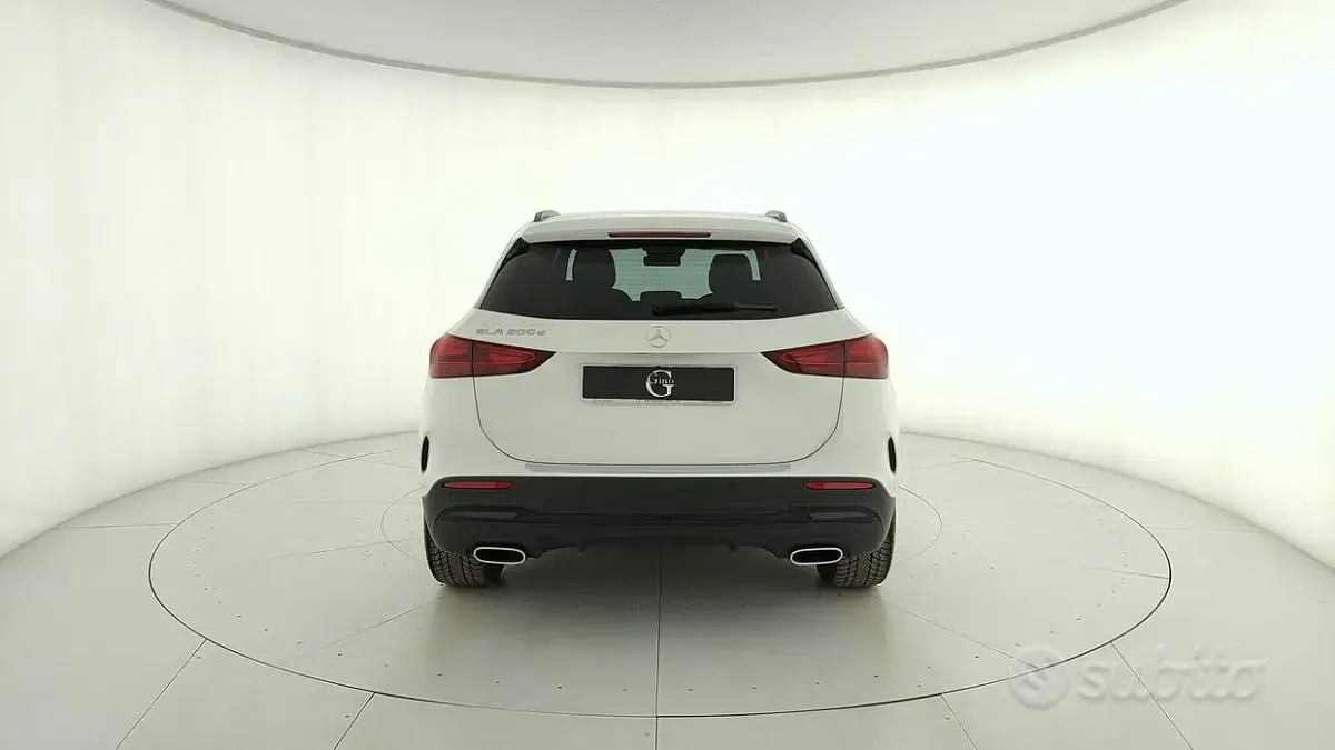Usata Mercedes GLA200 150 CV (110 kW) 2025 Bianco SUV