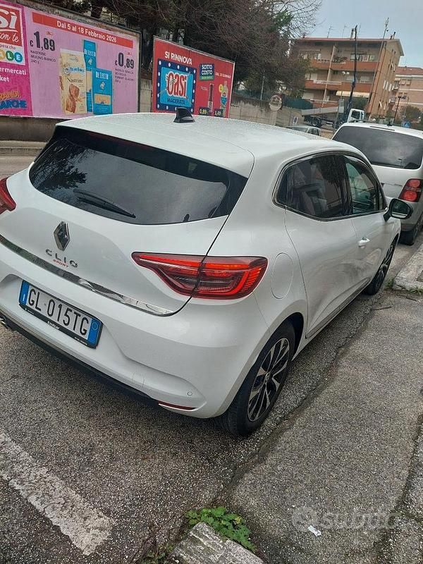 Usata Renault Clio V Intens 101 CV (74 kW) 2023 Bianco Berlina