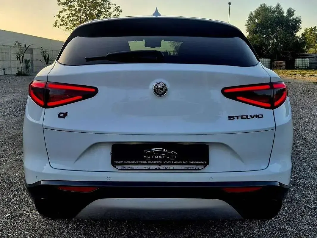 Usata Alfa Romeo Stelvio Ti 209 CV (153 kW) 2022 Bianco SUV